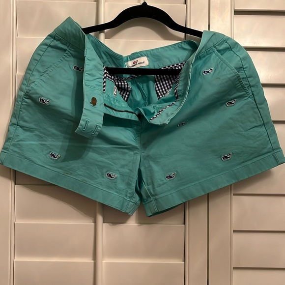 Vineyard Vines Pants - Vineyard Vines Women’s Green Whale Embroidered Dayboat Shorts
